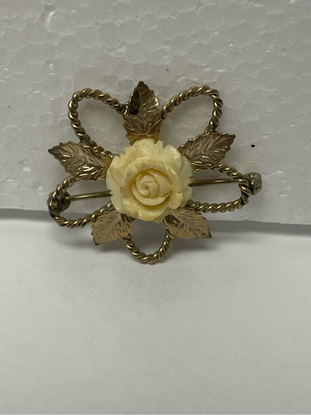 VTG Tru-Kay Mid Century Brooch 1/12th 12K Gold Filled With Cream Resin Rose